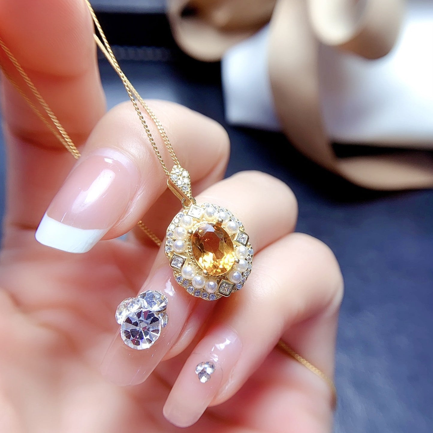 Zenitha Vintage Sunlight Schmuckset – Wo klassischer Glamour auf goldene Wärme trifft