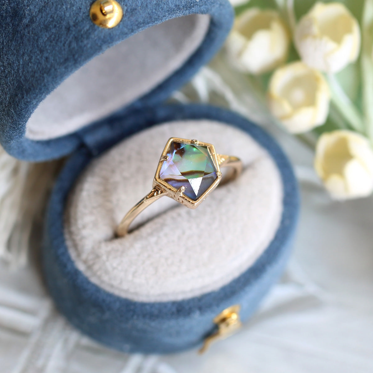 Anillo Sigilo Estelar Zenitha: Simplicidad con un toque de misterio