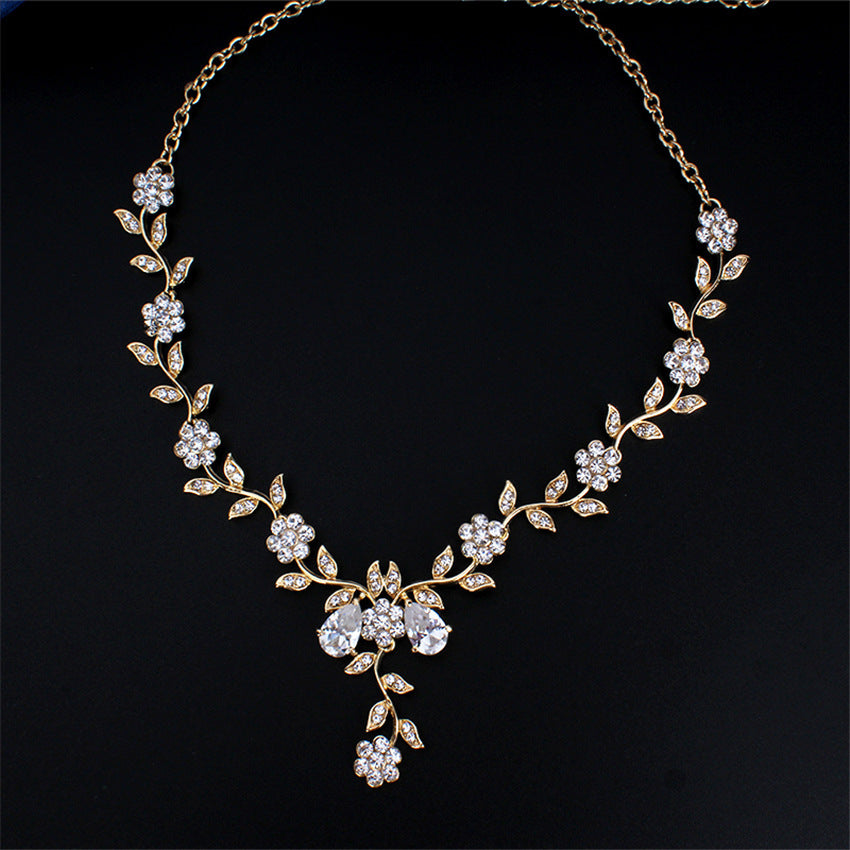 Conjunto de joyas Zenitha Plum Blossom: florece con gracia y luz