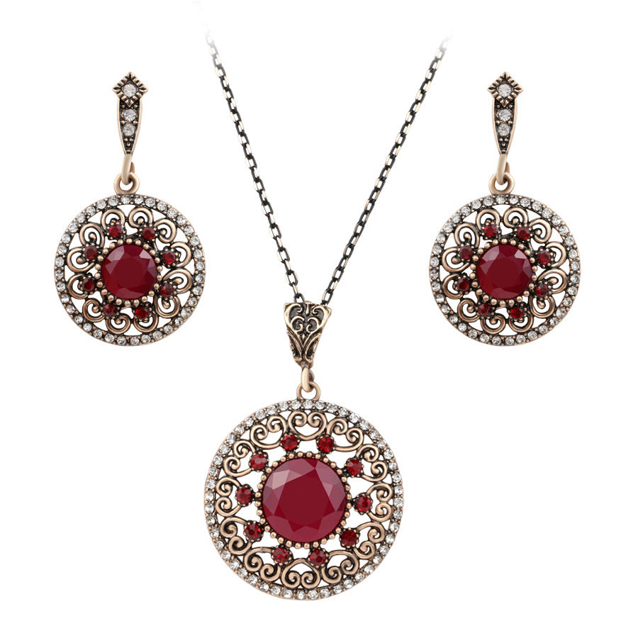 Conjunto Zenitha Crimson Bloom: Romance majestuoso en cada detalle