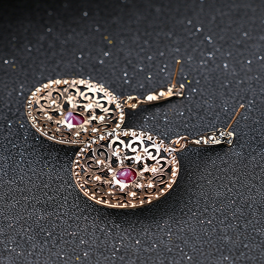 Conjunto Zenitha Crimson Bloom: Romance majestuoso en cada detalle