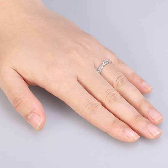Anillo Zenitha Infinity Twist: elegancia entrelazada