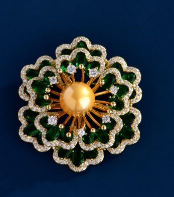 Zenitha Celestial Bloom Broche – Verlicht uw aanwezigheid met goddelijke sprankeling