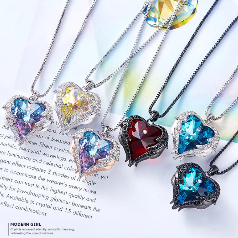 Collar Zenitha Corazón Celestial: un símbolo de amor y protección