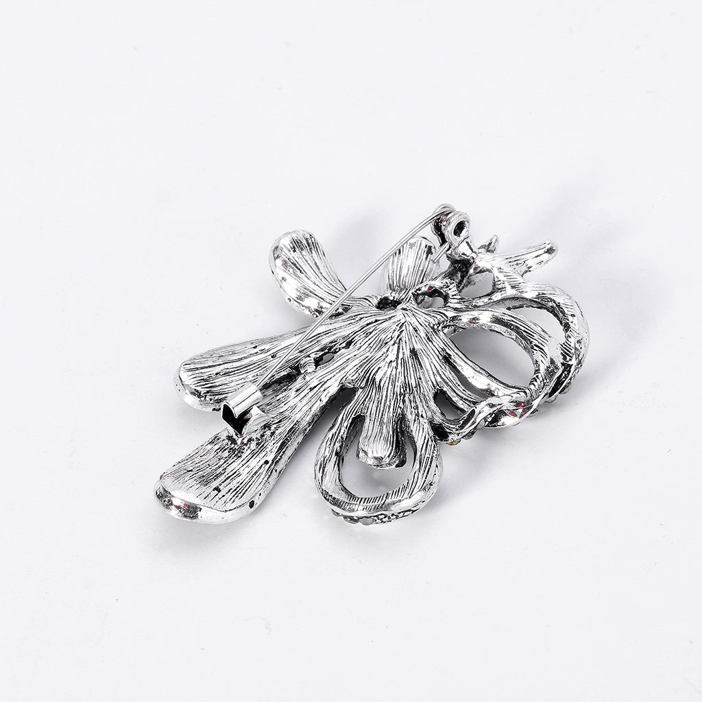 Zenitha Noir Ribbon Brooch – The Grace of Vintage Elegance