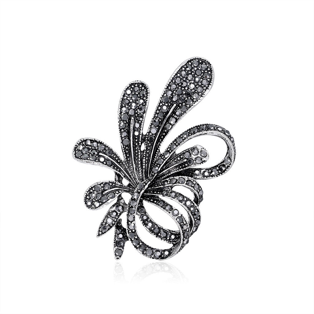 Zenitha Noir Ribbon Brooch – The Grace of Vintage Elegance