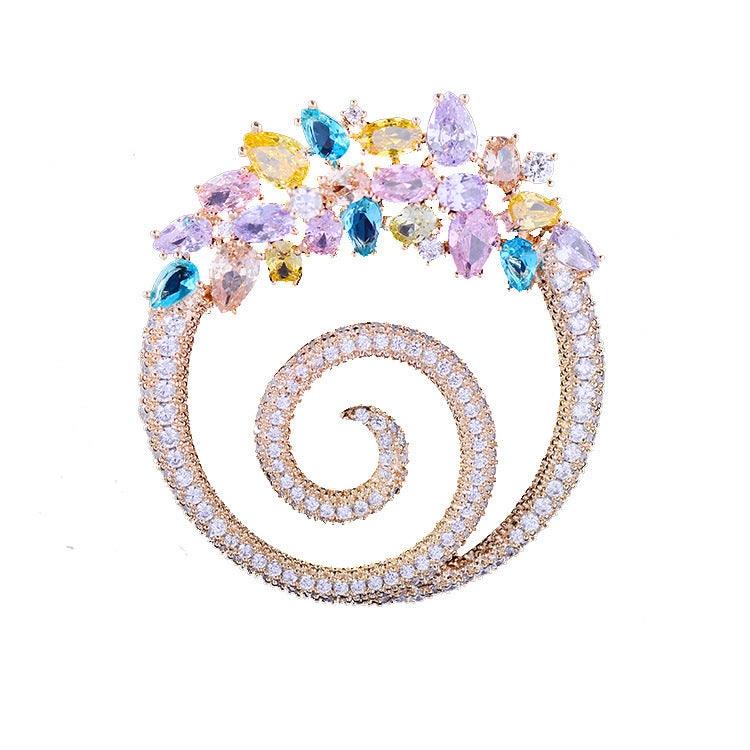 Zenitha Crystal Elegance Spiral Broche – Laat je energie bloeien in elke kleur