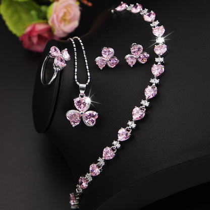 Conjunto de joyas de circón y trébol Zenitha: un toque de fortuna y elegancia