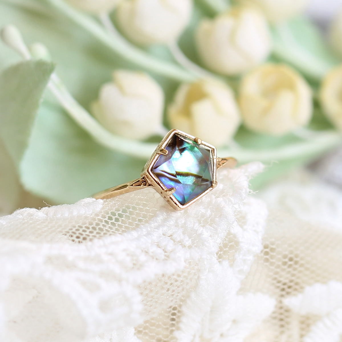 Zenitha Stellar Sigil Ring – Simplicity with a Spark of Mystery
