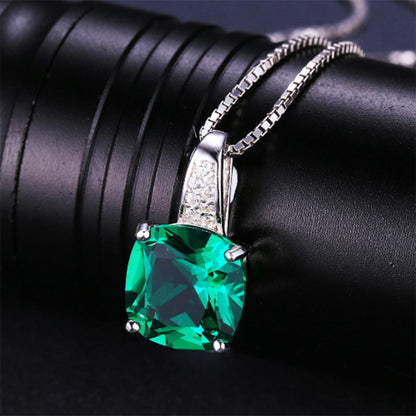 Conjunto de joyas Zenitha Emerald Glow: claridad audaz, gracia atemporal