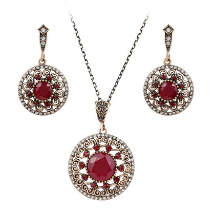 Conjunto Zenitha Crimson Bloom: Romance majestuoso en cada detalle