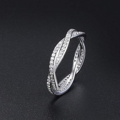 Anillo Zenitha Infinity Twist: elegancia entrelazada
