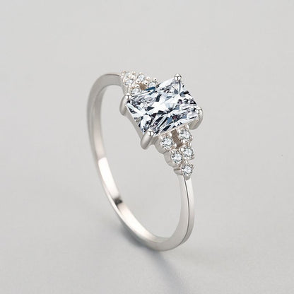 Zenitha Crystal Crest Ring – Clean Lines, Timeless Shine