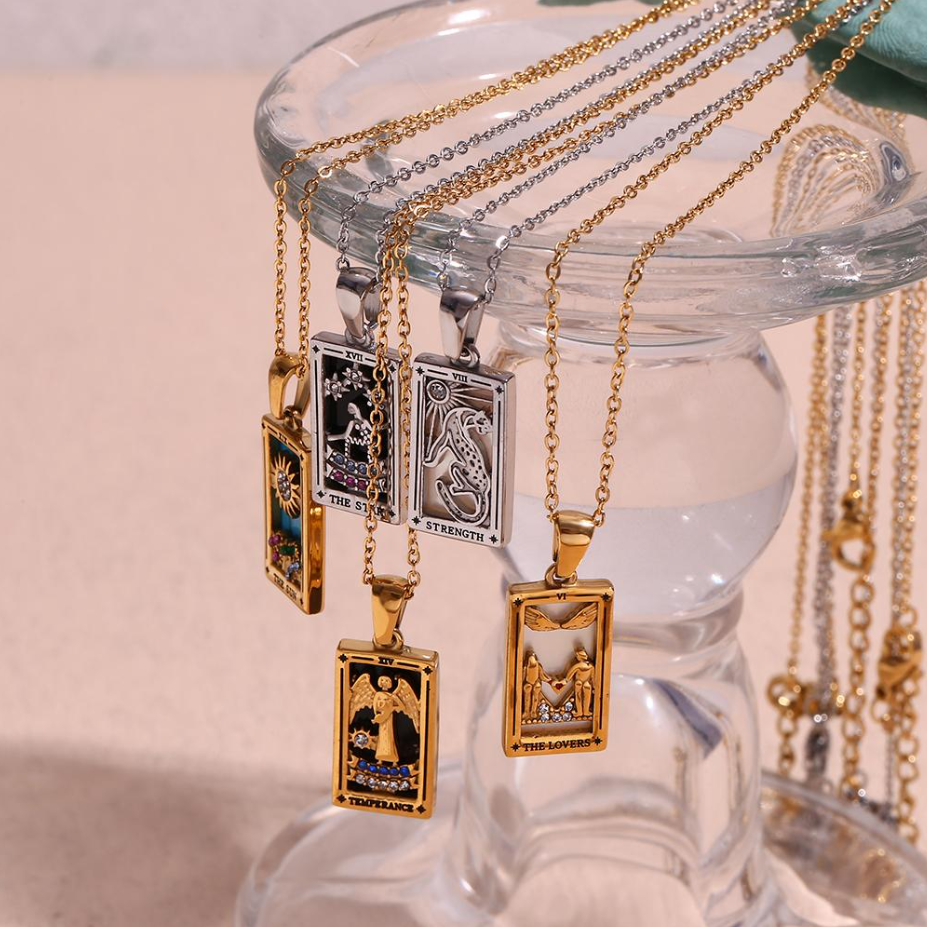 Zenitha Tarot-Amulett-Halskettenkollektion – Kanalisieren Sie die Weisheit der Arkana