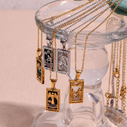 Zenitha Tarot-Amulett-Halskettenkollektion – Kanalisieren Sie die Weisheit der Arkana