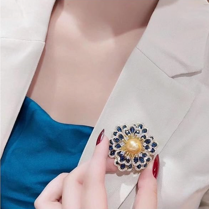 Zenitha Celestial Bloom Broche – Verlicht uw aanwezigheid met goddelijke sprankeling