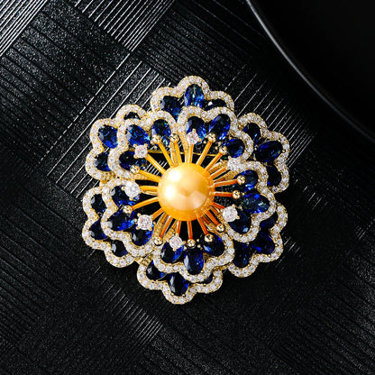 Zenitha Celestial Bloom Broche – Verlicht uw aanwezigheid met goddelijke sprankeling