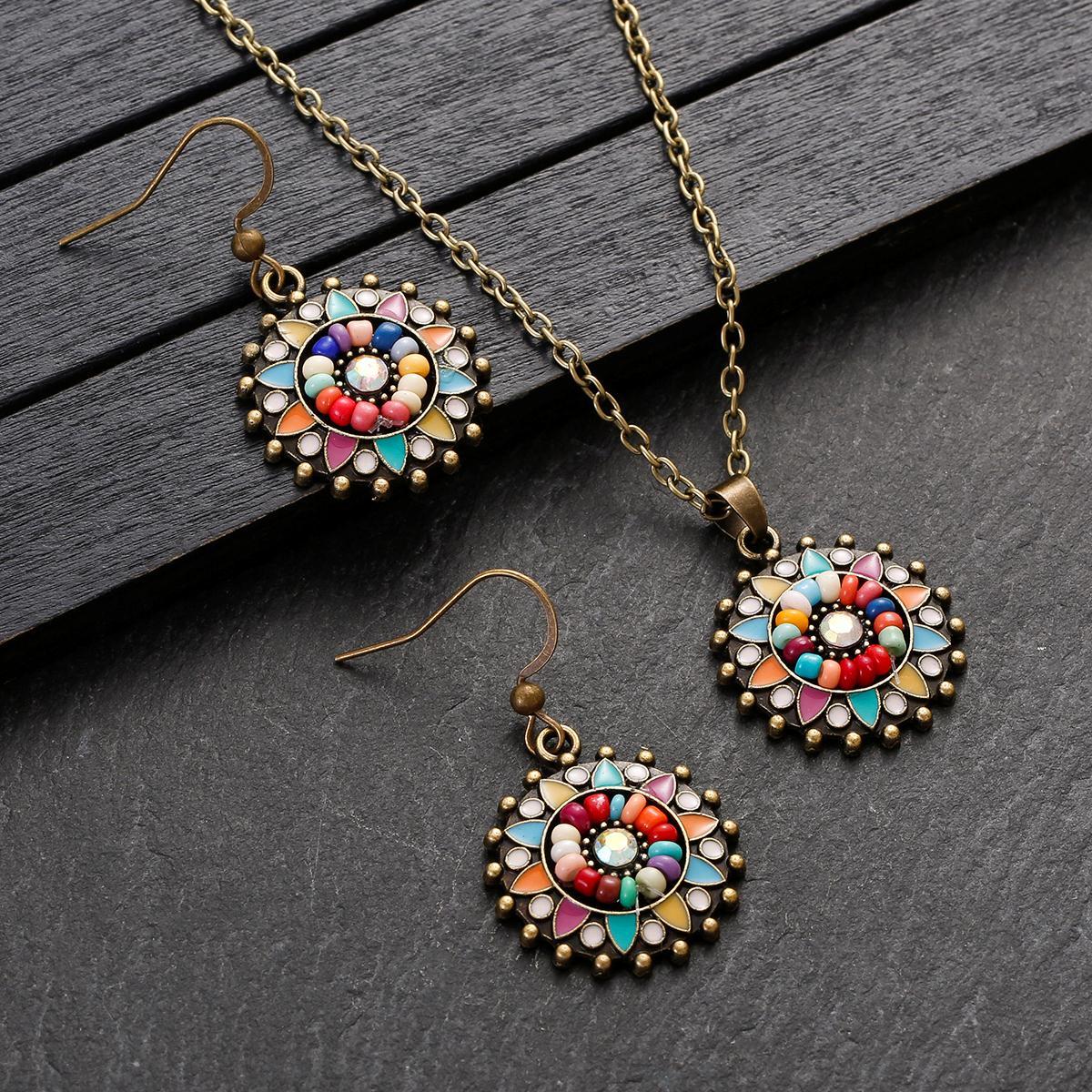 Conjunto de joyas de cuentas coloridas de estilo bohemio