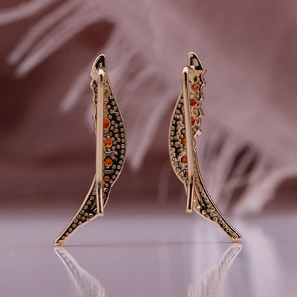 Zenitha Ember Arc Ohrringe – Wo Eleganz mit Feuer harmoniert