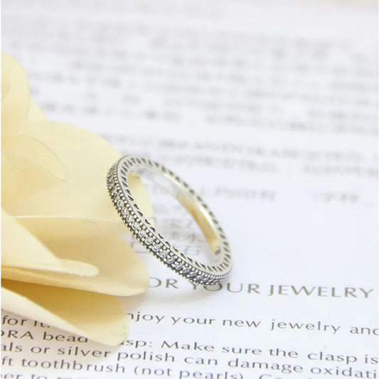 Zenitha Eternal Spark Ring – Where Love Glows in Every Detail